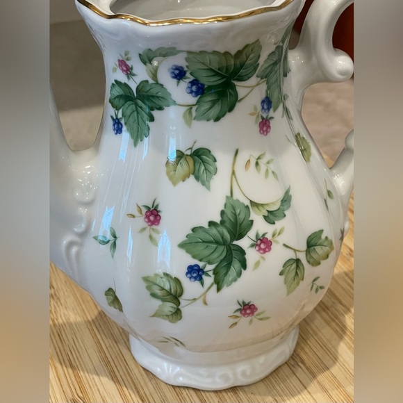 Vintage Andrea by Sadek Raspberry and Blackberry Motif Teapot or Coffee pot - Picture 4 of 14